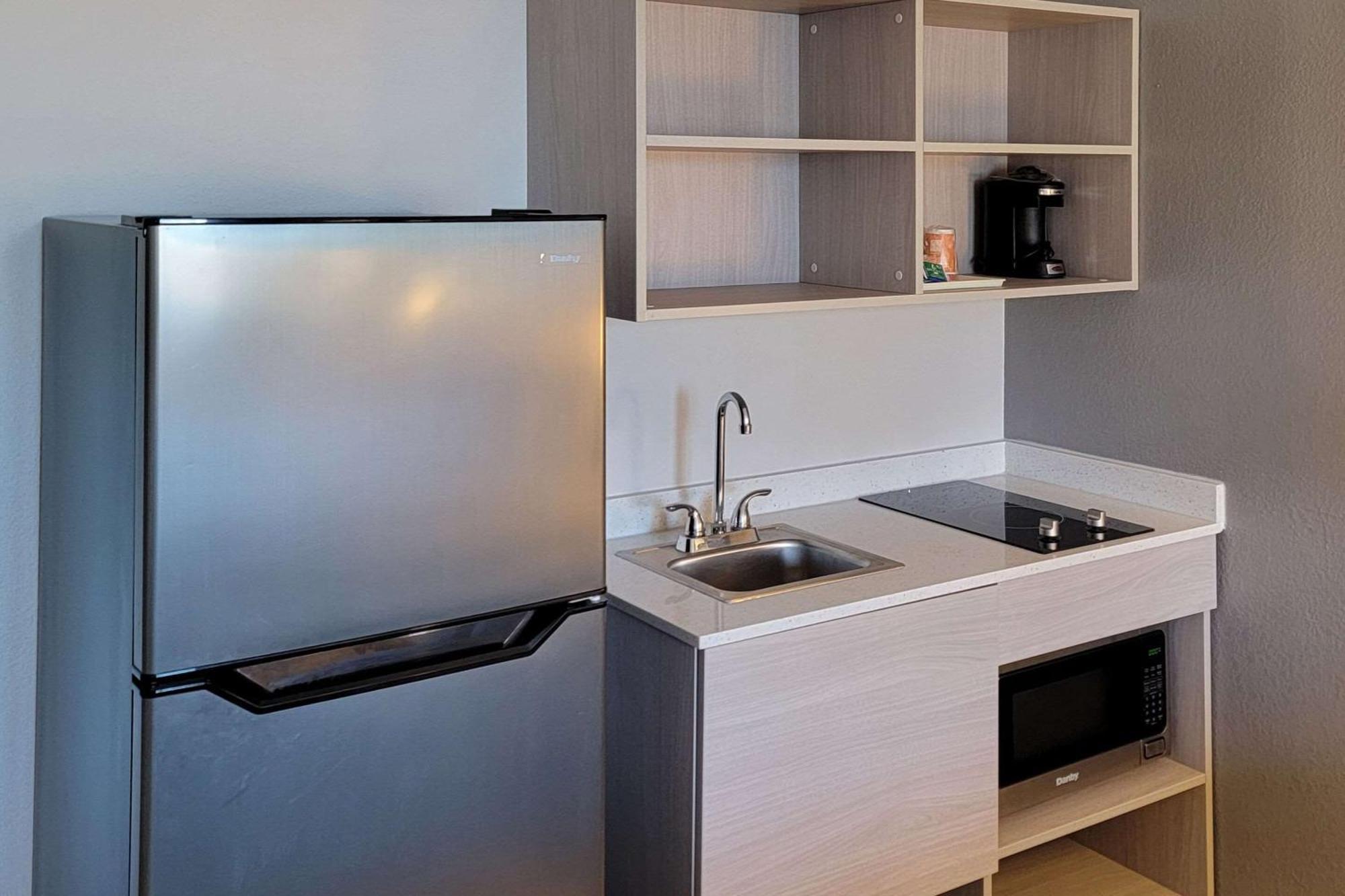 Suburban Studios, Карні Екстер'єр фото