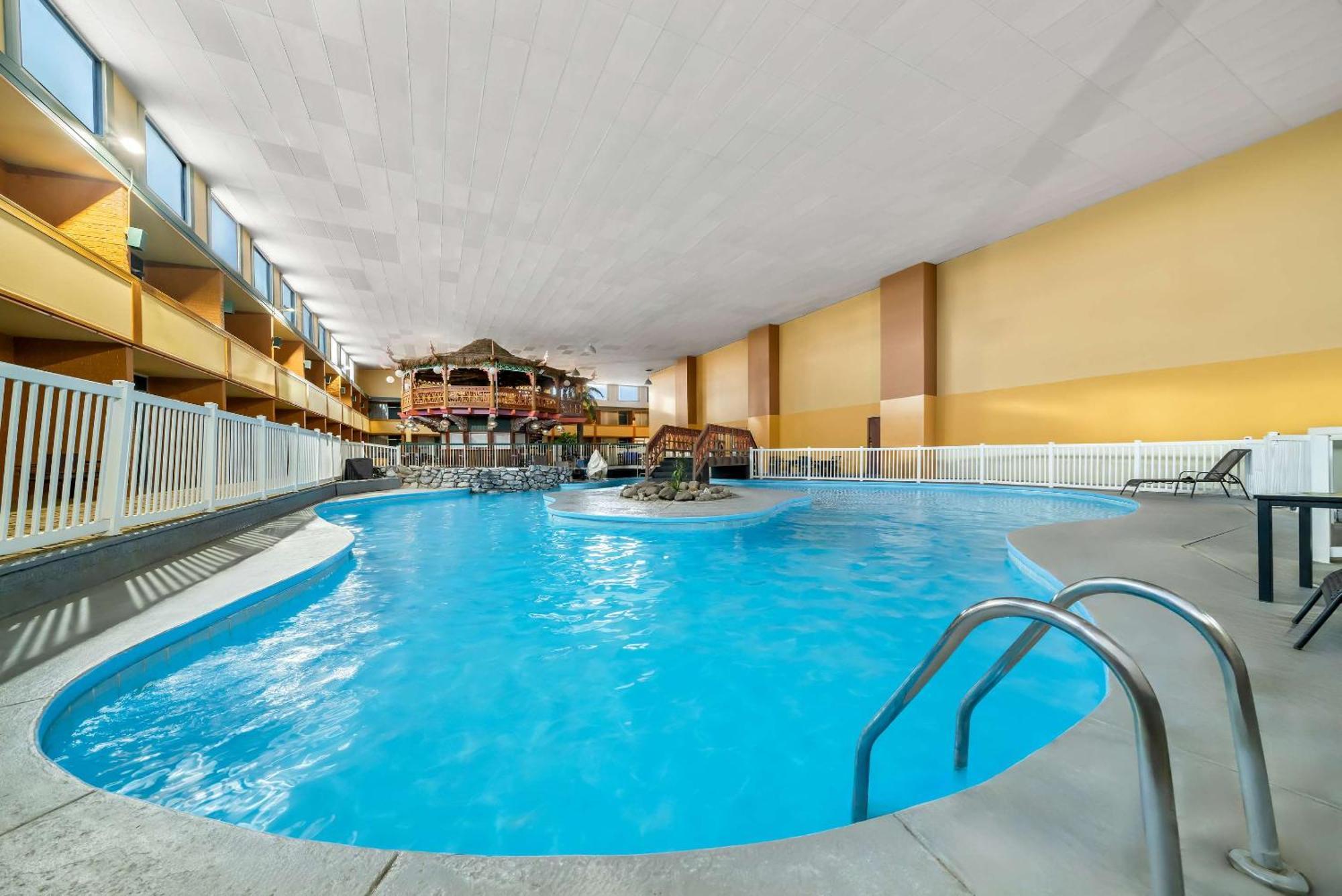 Suburban Studios, Карні Екстер'єр фото
