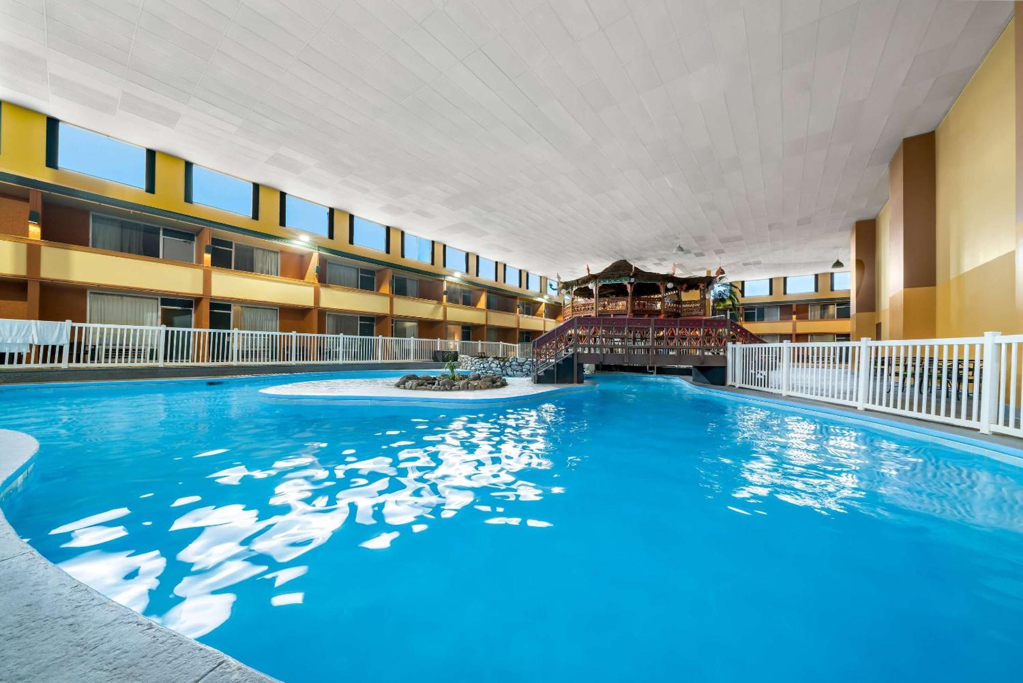 Suburban Studios, Карні Екстер'єр фото